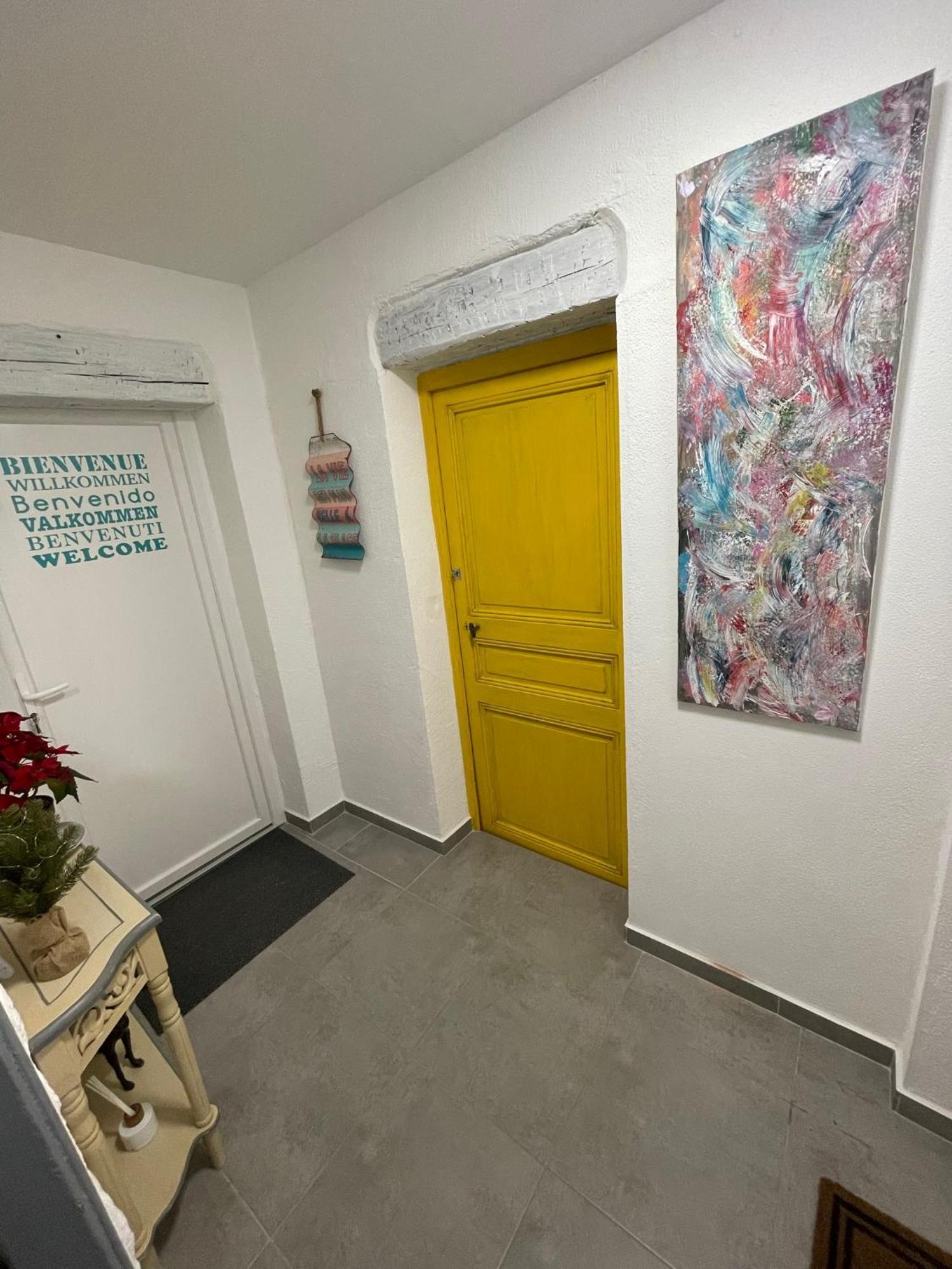 La Galerie Du Peintre Apartment Сан-Лорон-дьо-ла-Салонк Екстериор снимка