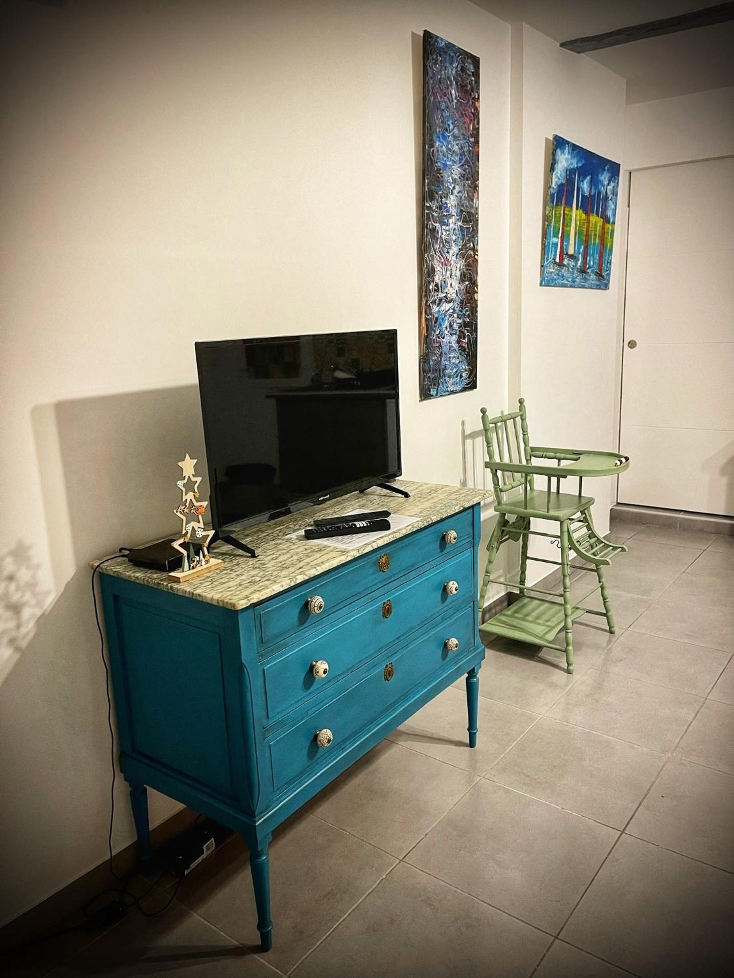La Galerie Du Peintre Apartment Сан-Лорон-дьо-ла-Салонк Екстериор снимка