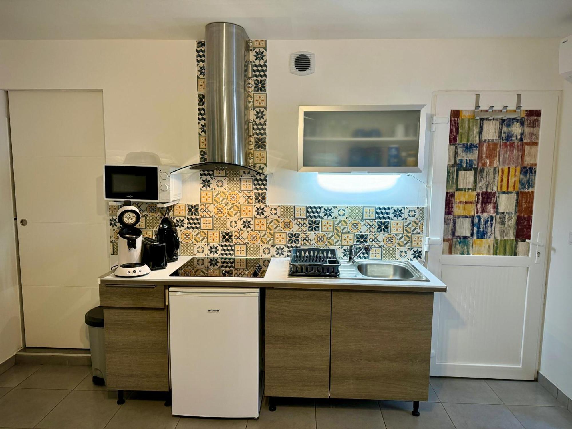 La Galerie Du Peintre Apartment Сан-Лорон-дьо-ла-Салонк Екстериор снимка